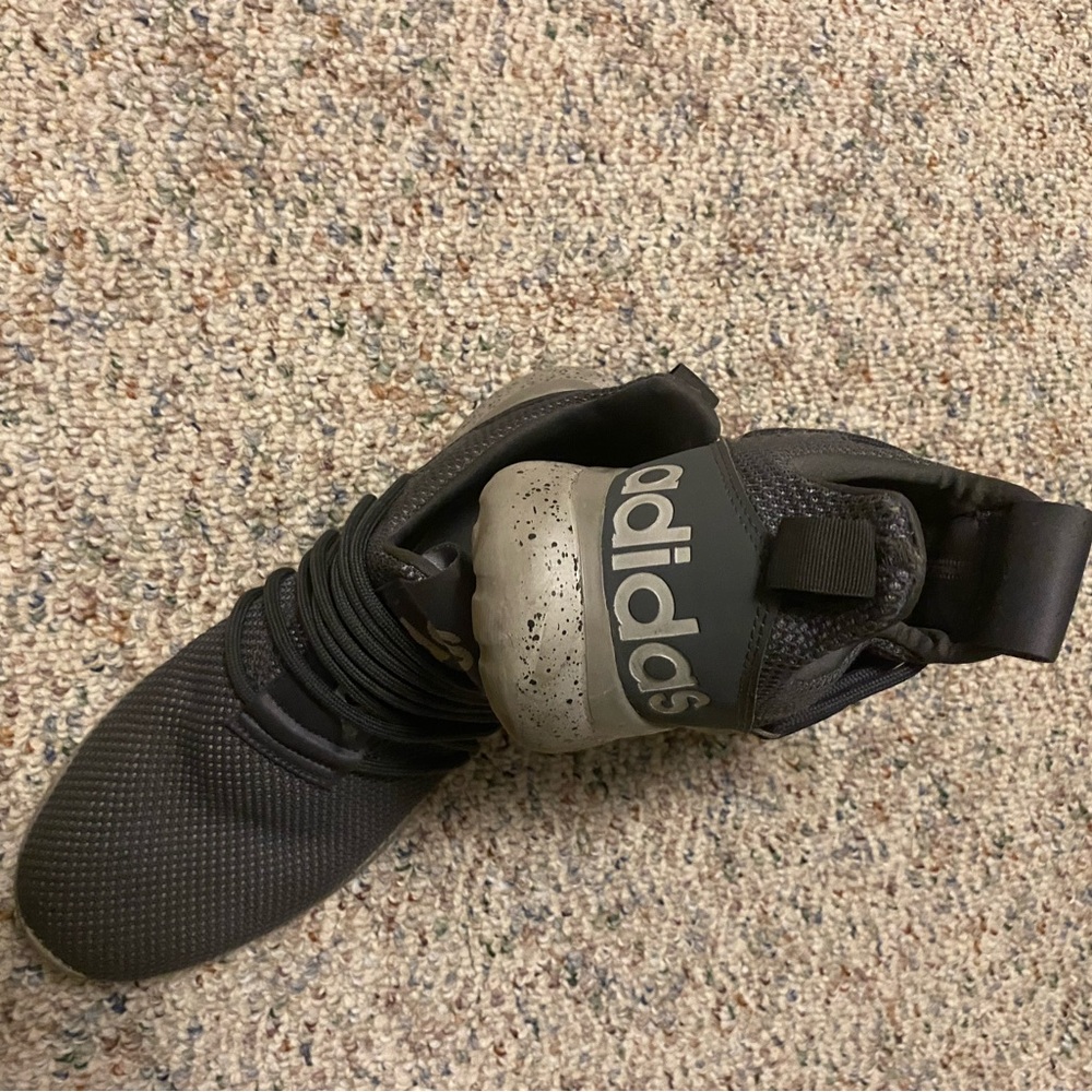 Adidas - Picture 2 of 5
